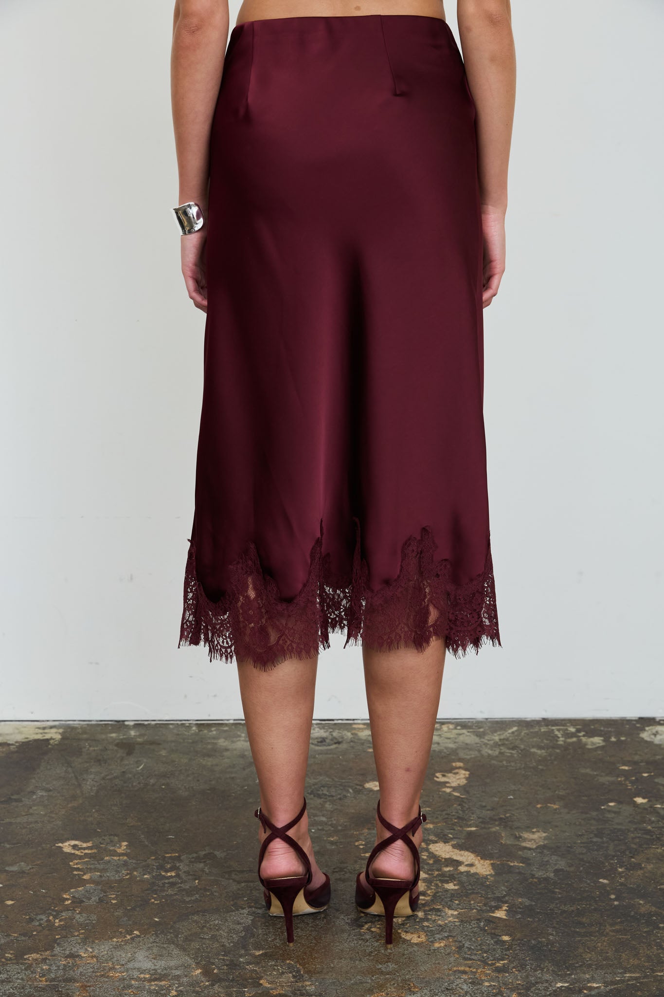 SATIN SCALLOPED LACE TRIM MIDI SKIRT