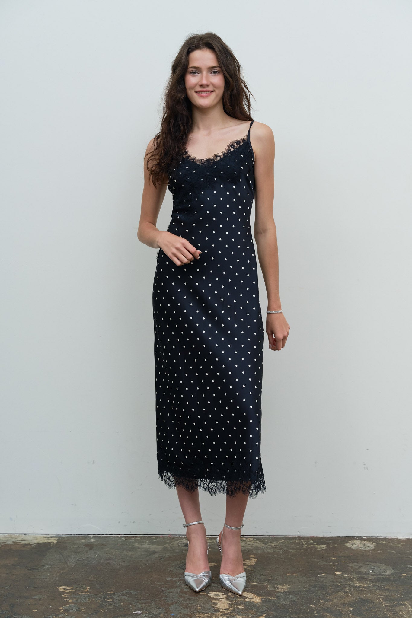 CONTRAST LACE TRIM SPAGHETTI STRAP MIDI DRESS