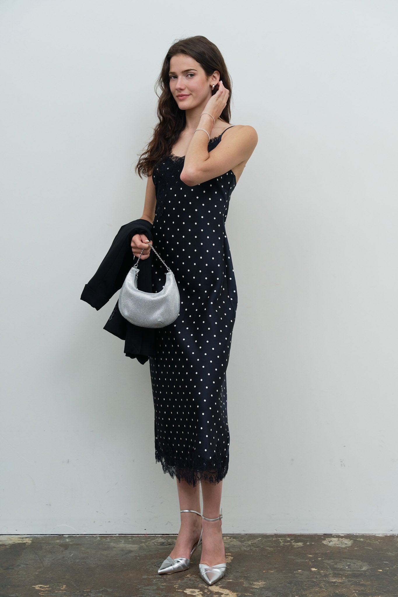 CONTRAST LACE TRIM SPAGHETTI STRAP MIDI DRESS