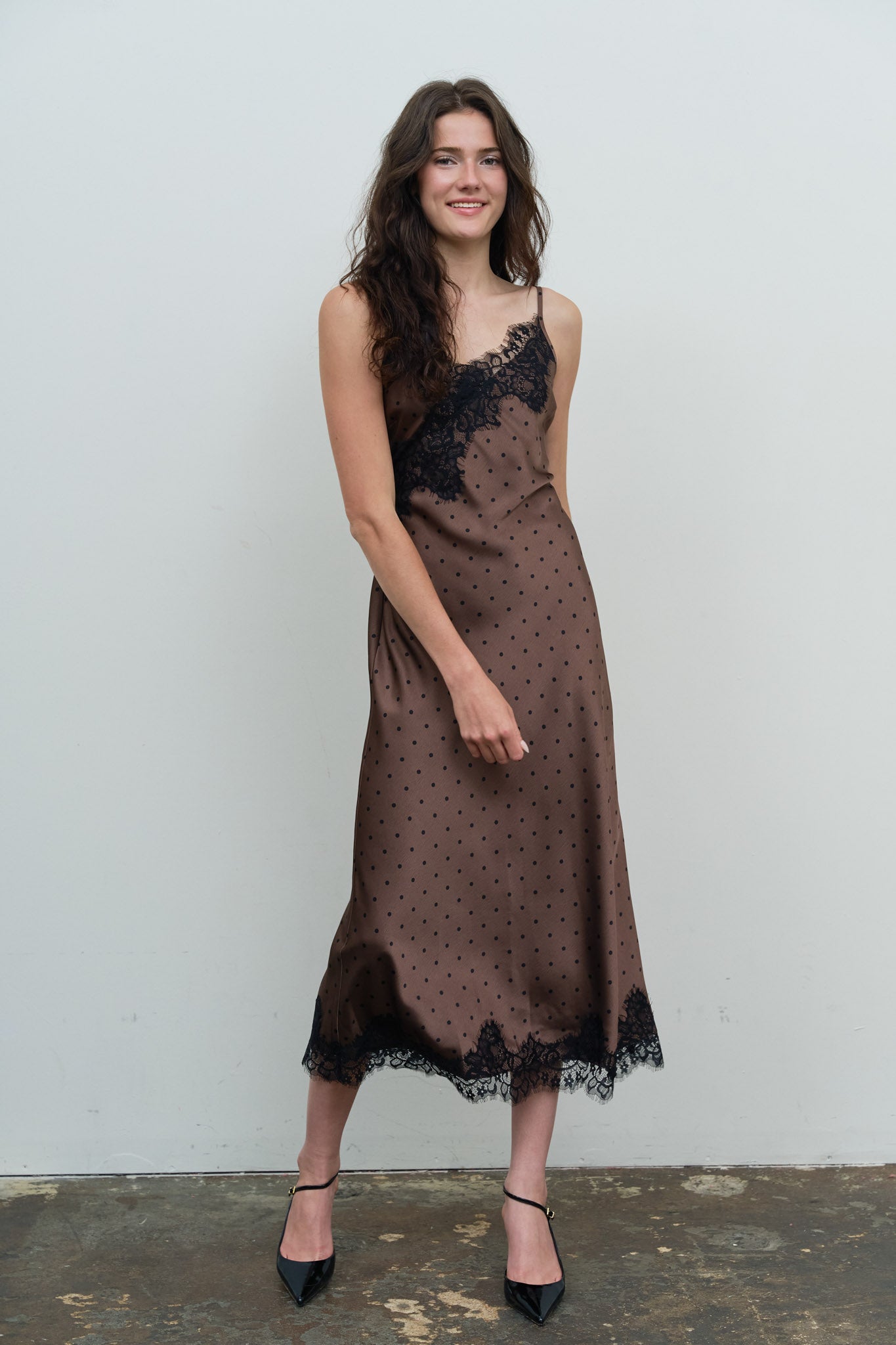 CONTRAST LACE TRIM SPAGHETTI STRAP MIDI DRESS