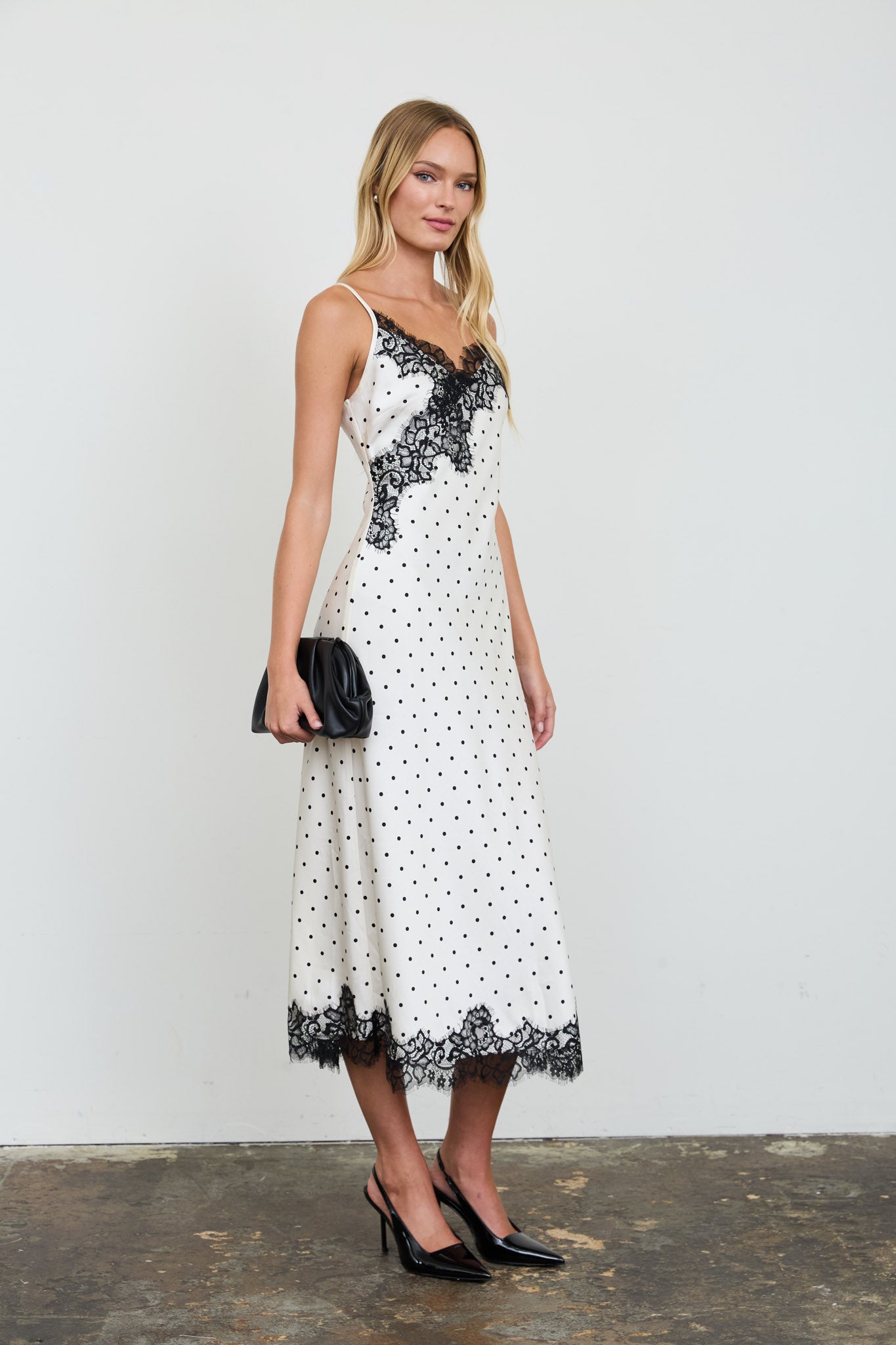 CONTRAST LACE TRIM SPAGHETTI STRAP MIDI DRESS