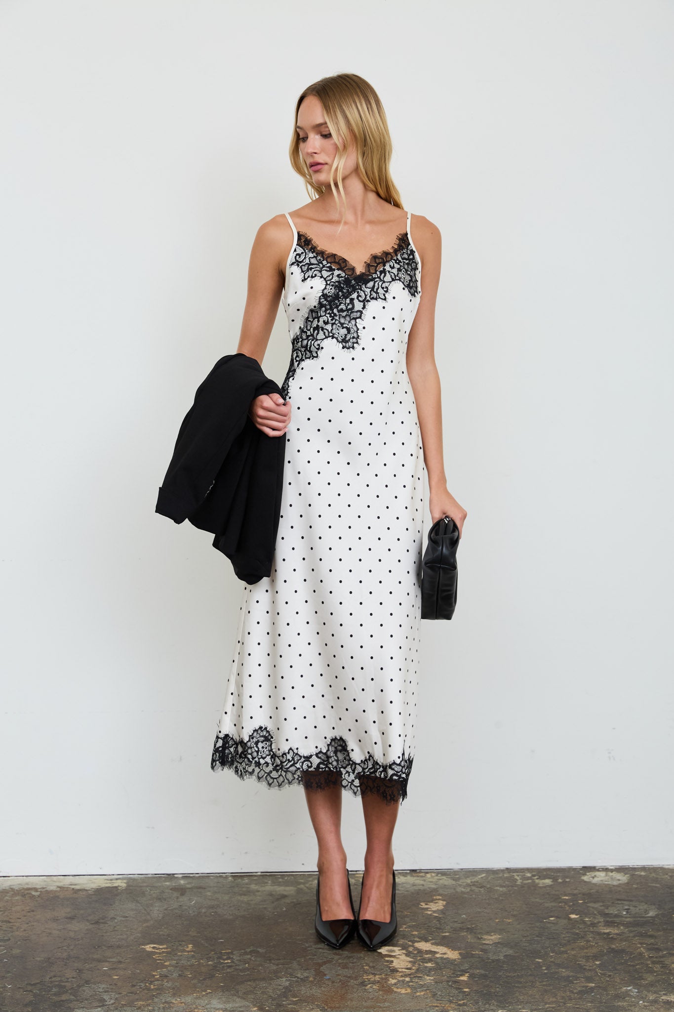 CONTRAST LACE TRIM SPAGHETTI STRAP MIDI DRESS