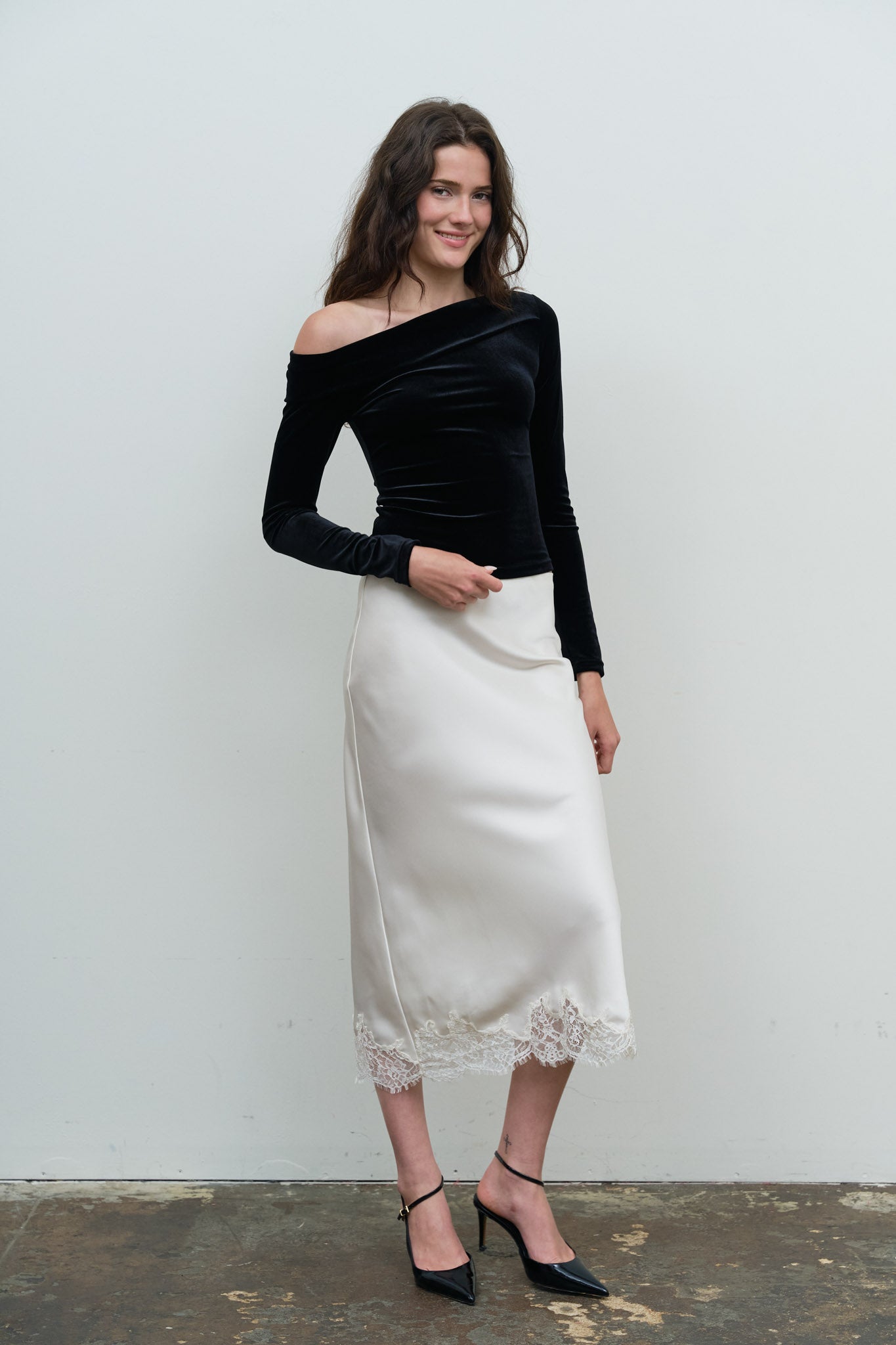 VELVET OFF-SHOULDER LONG SLEEVE KNIT TOP