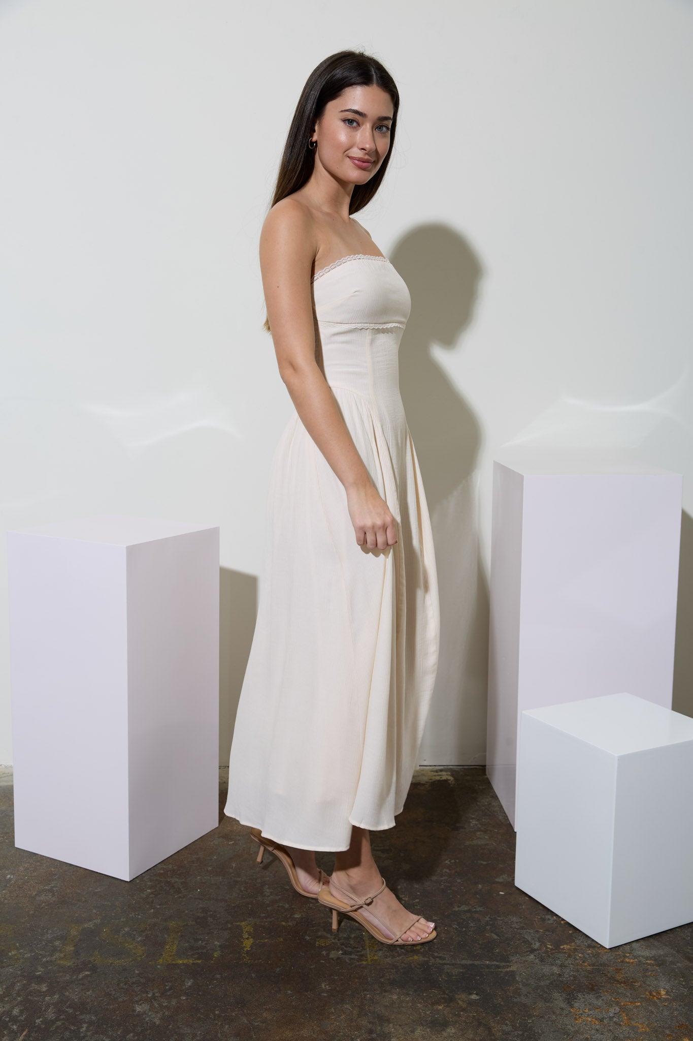 LACE TRIM STRAPLESS GATHERED DETAIL MIDI DRESS (PRE-ORDER)