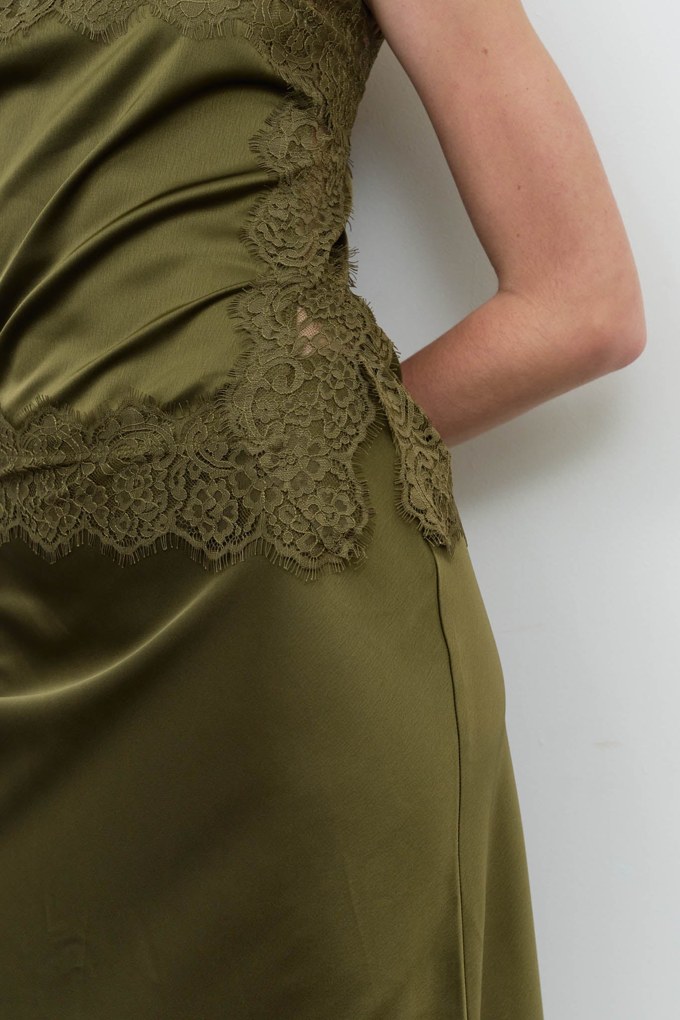 SATIN LACE TRIM DETAIL CAMI