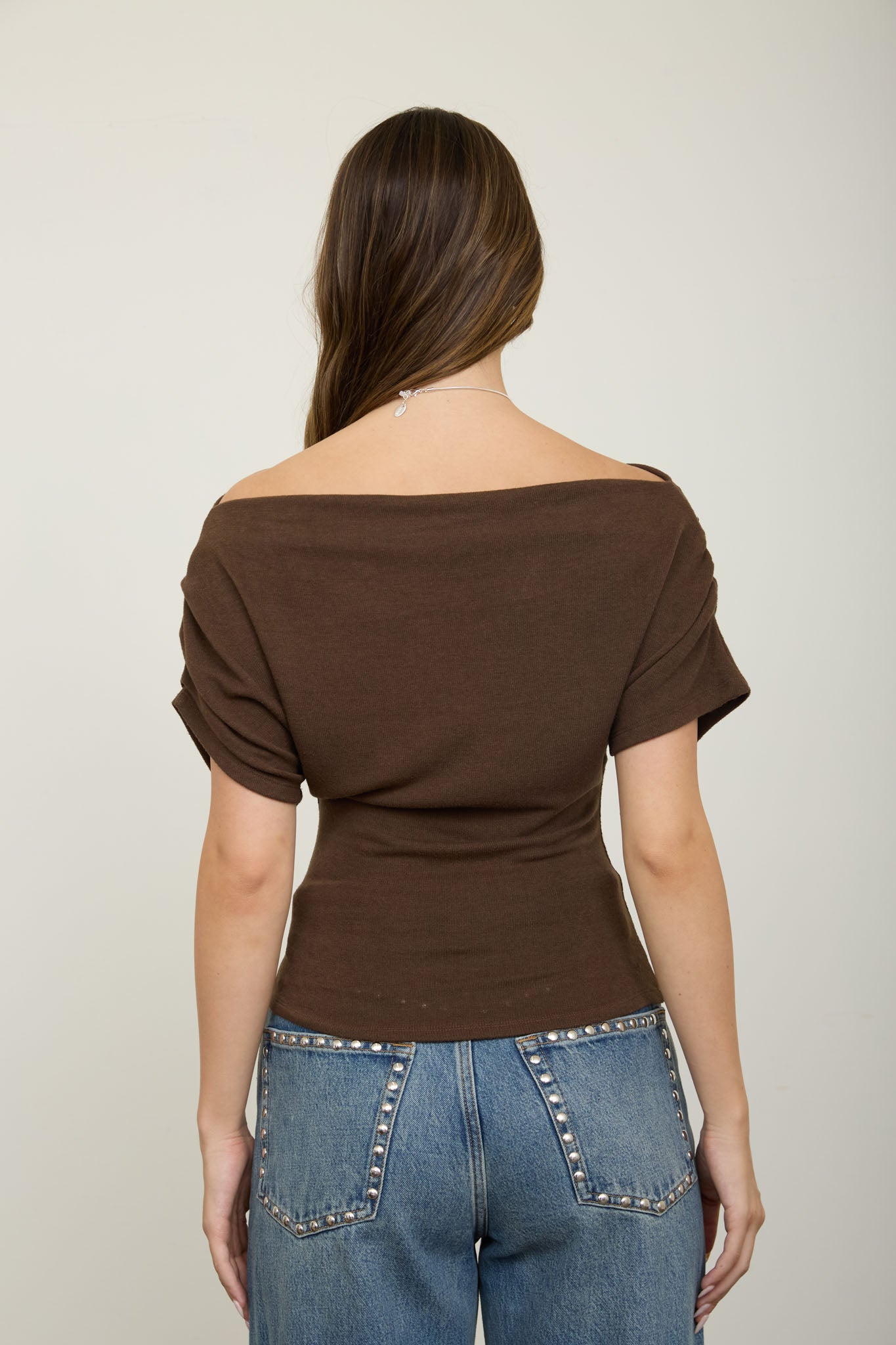 ONE-SHOULDER RUCHED SHORT SLEEVE KNIT TOP