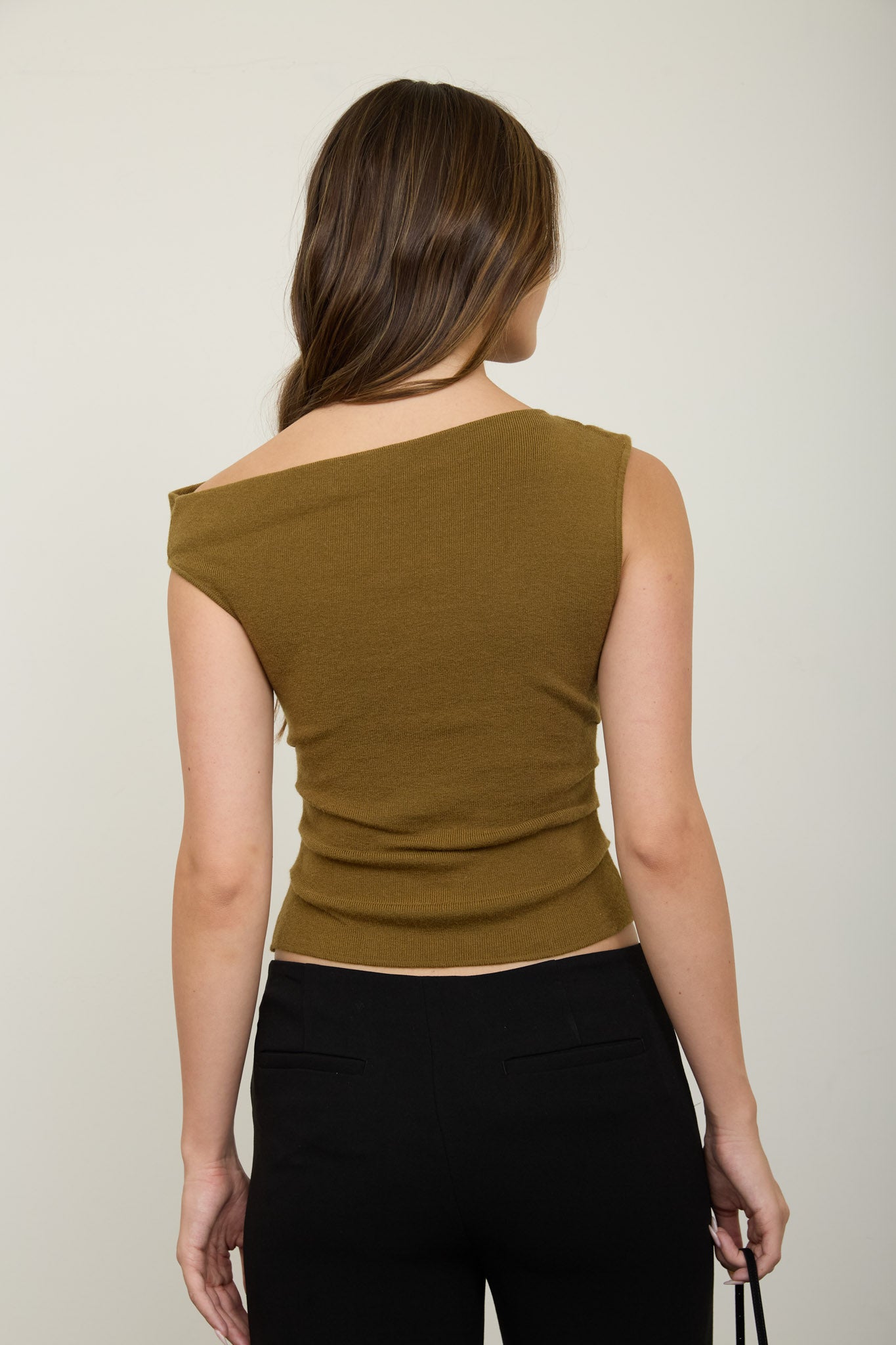ASYMMETRIC BOAT NECK FITTED KNIT SWEATER TOP