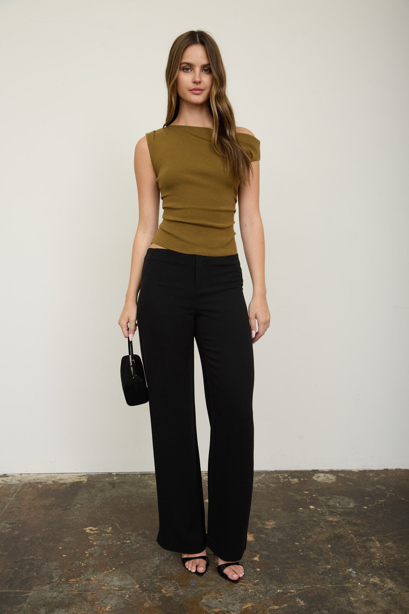 ASYMMETRIC BOAT NECK FITTED KNIT SWEATER TOP