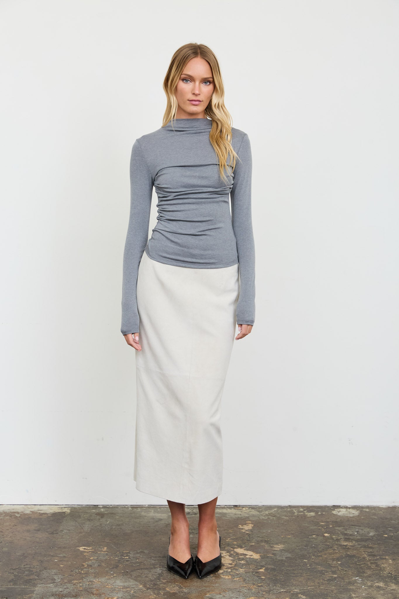HEATHERED RUCHED BOAT NECK LONG SLEEVE KNIT TOP
