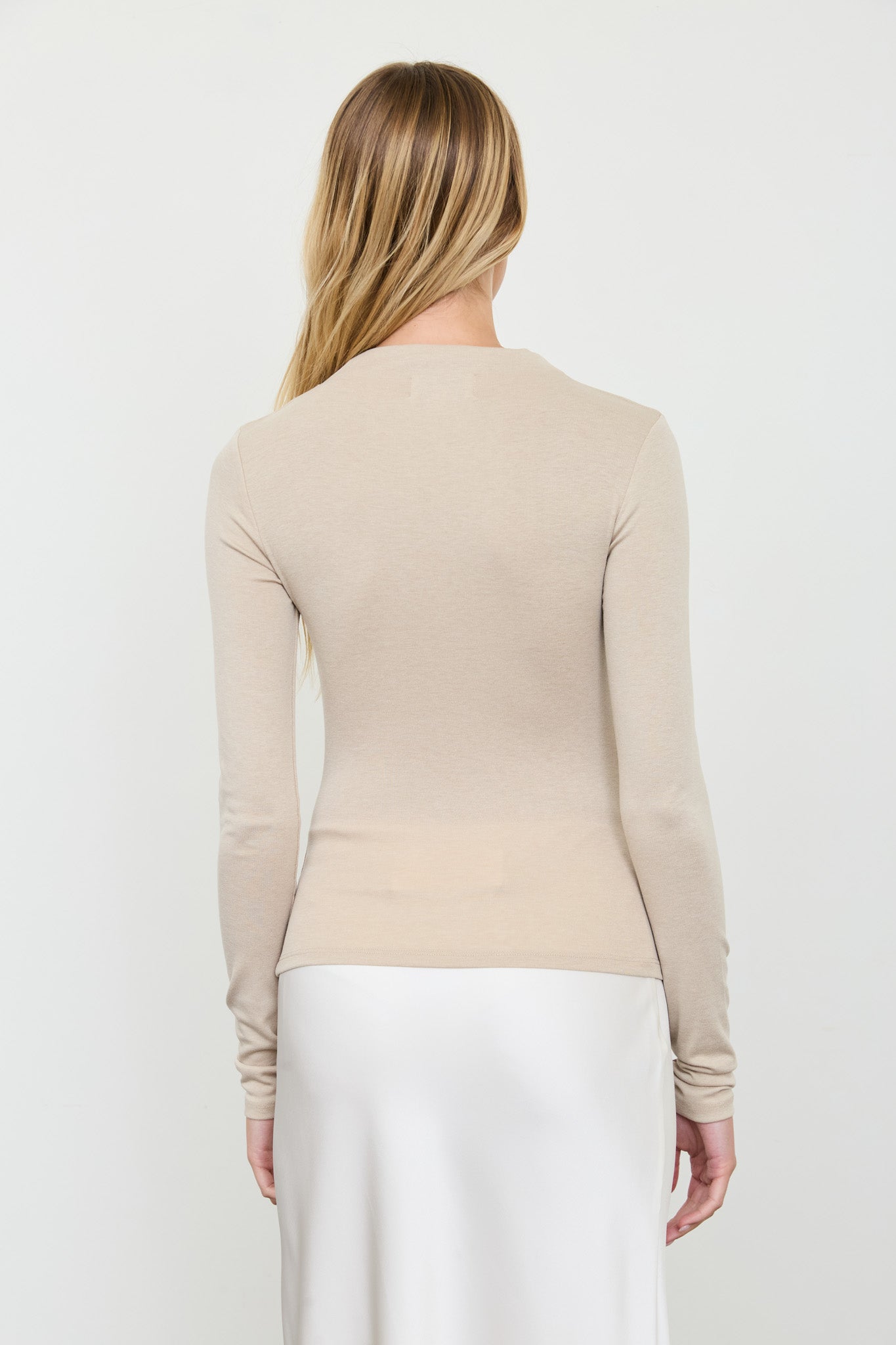 HEATHERED RUCHED BOAT NECK LONG SLEEVE KNIT TOP
