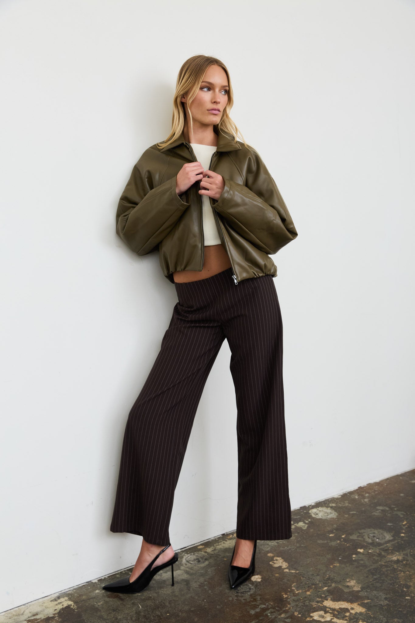 COLLARED ZIP-UP CROPPED FAUX LEATHER JACKET (PRE-ORDER)