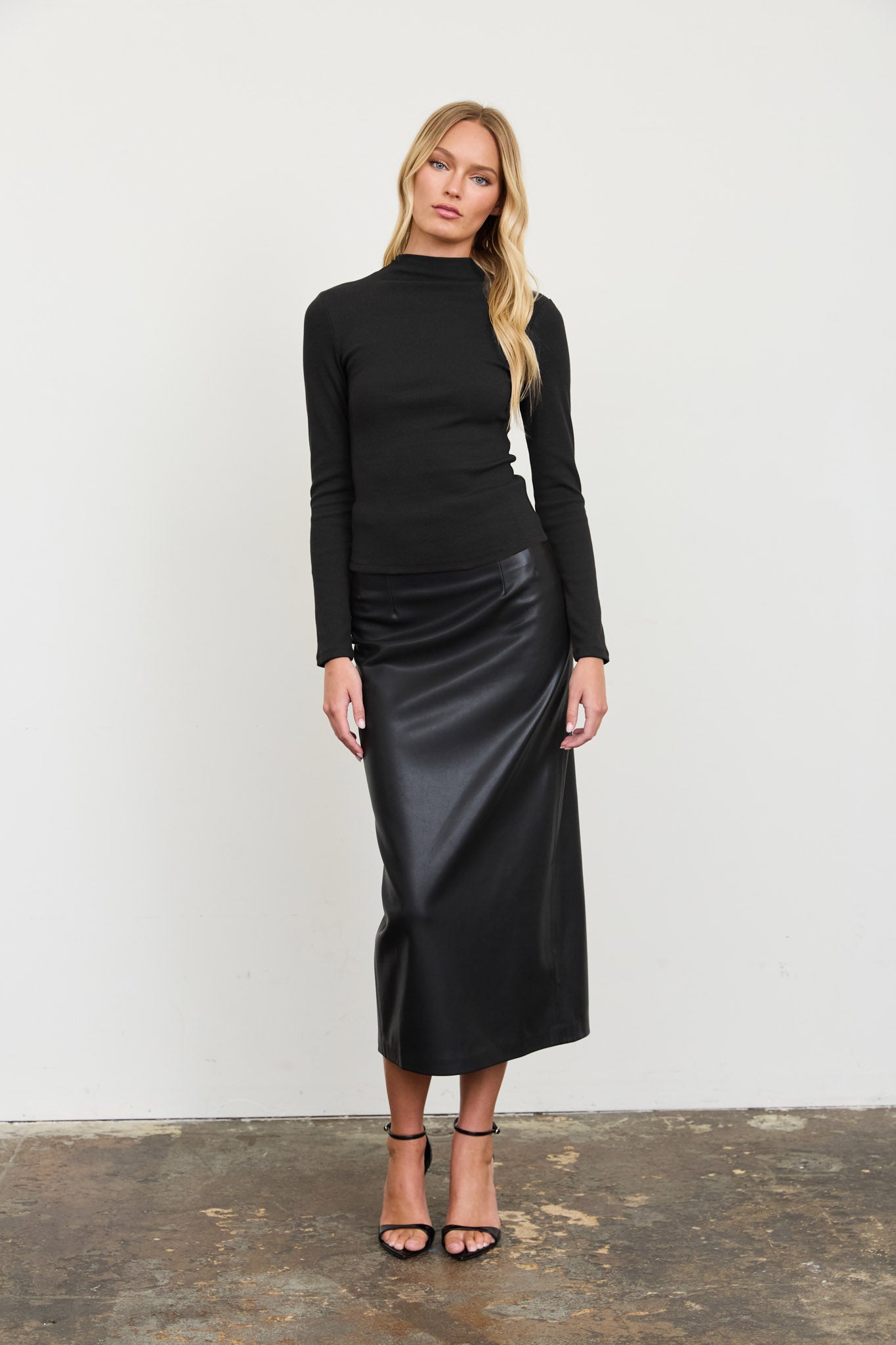 RIBBED MOCK NECK LONG SLEEVE BODYCON TOP
