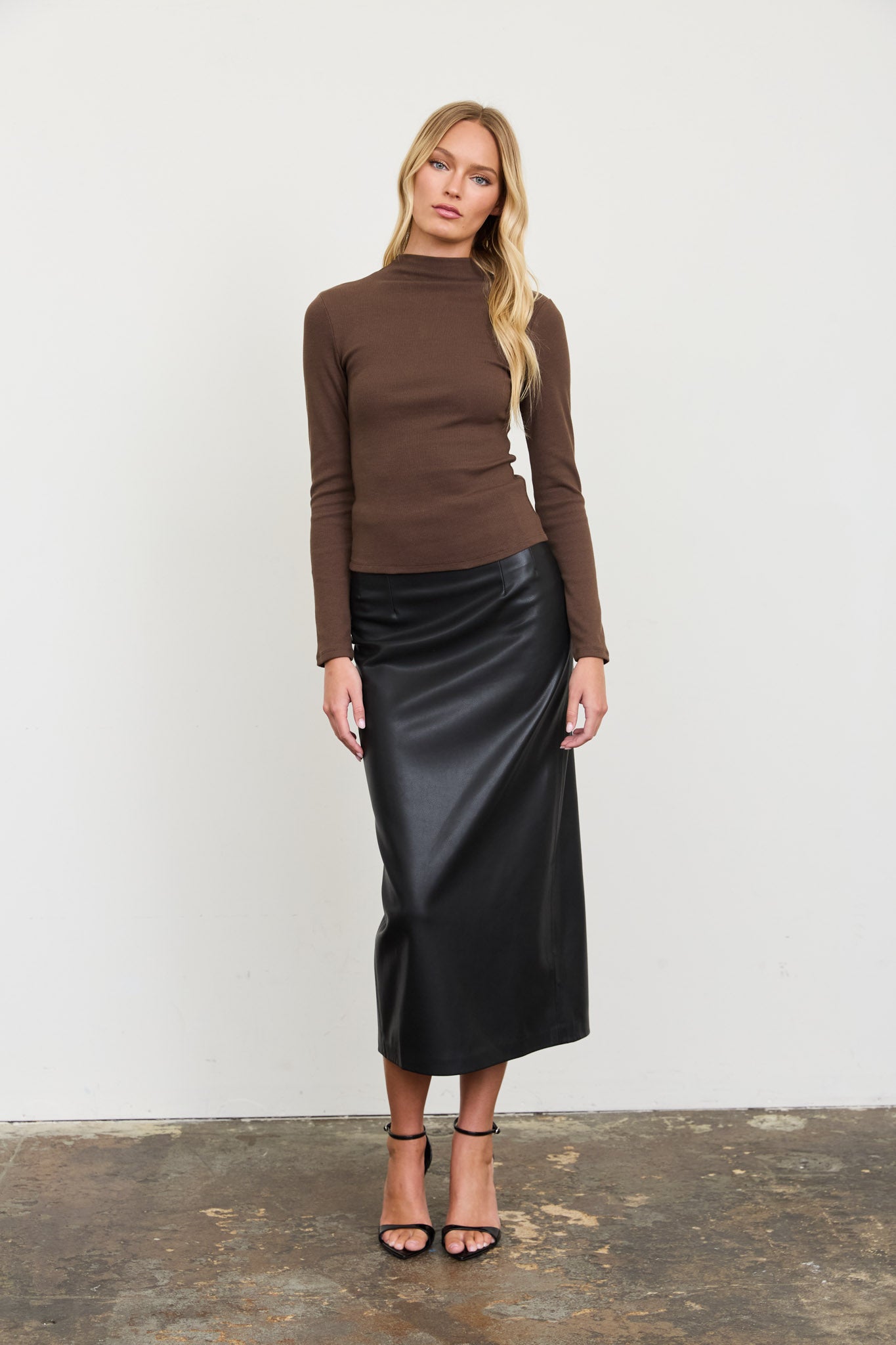 RIBBED MOCK NECK LONG SLEEVE BODYCON TOP